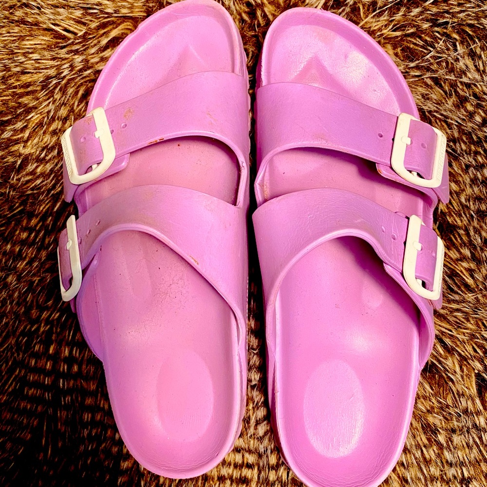 💖BIRKENSTOCK comfy lightweight rubber sandals! Size 9!💖